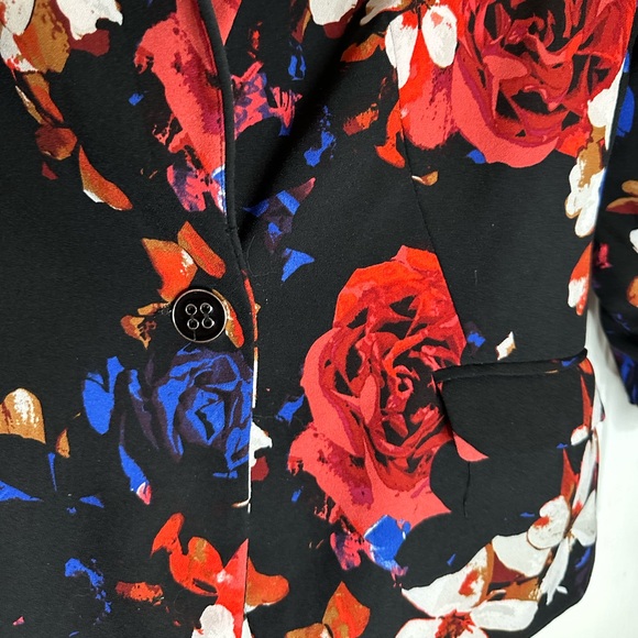 Floral three-quarter sleeve blazer - Picture 5 of 5